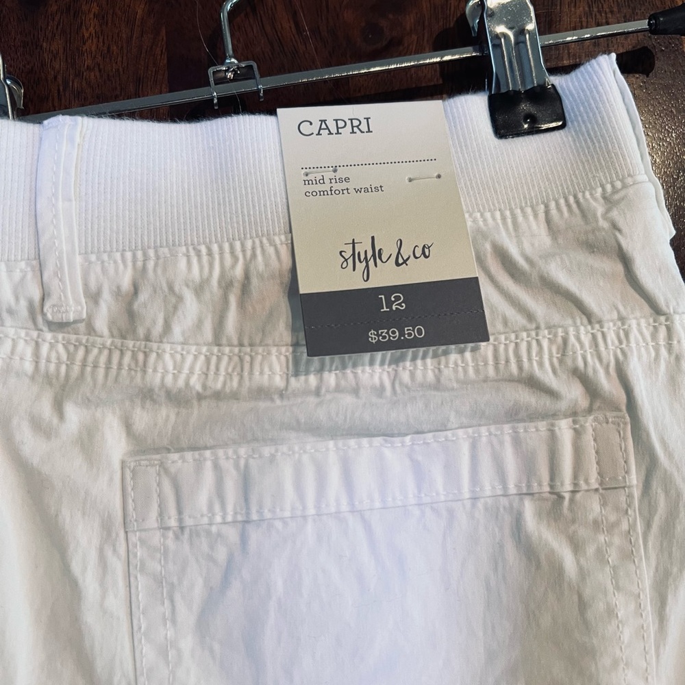 NWT white capri pants